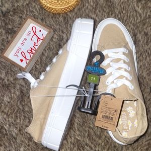 SALE! 🔥  NWT mad love shoes size 11